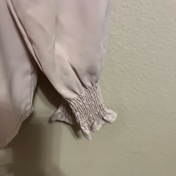 NWOT-Elegant Soft Blush Pink V Neck Raglan Sleeve Blouse - Picture 7 of 8